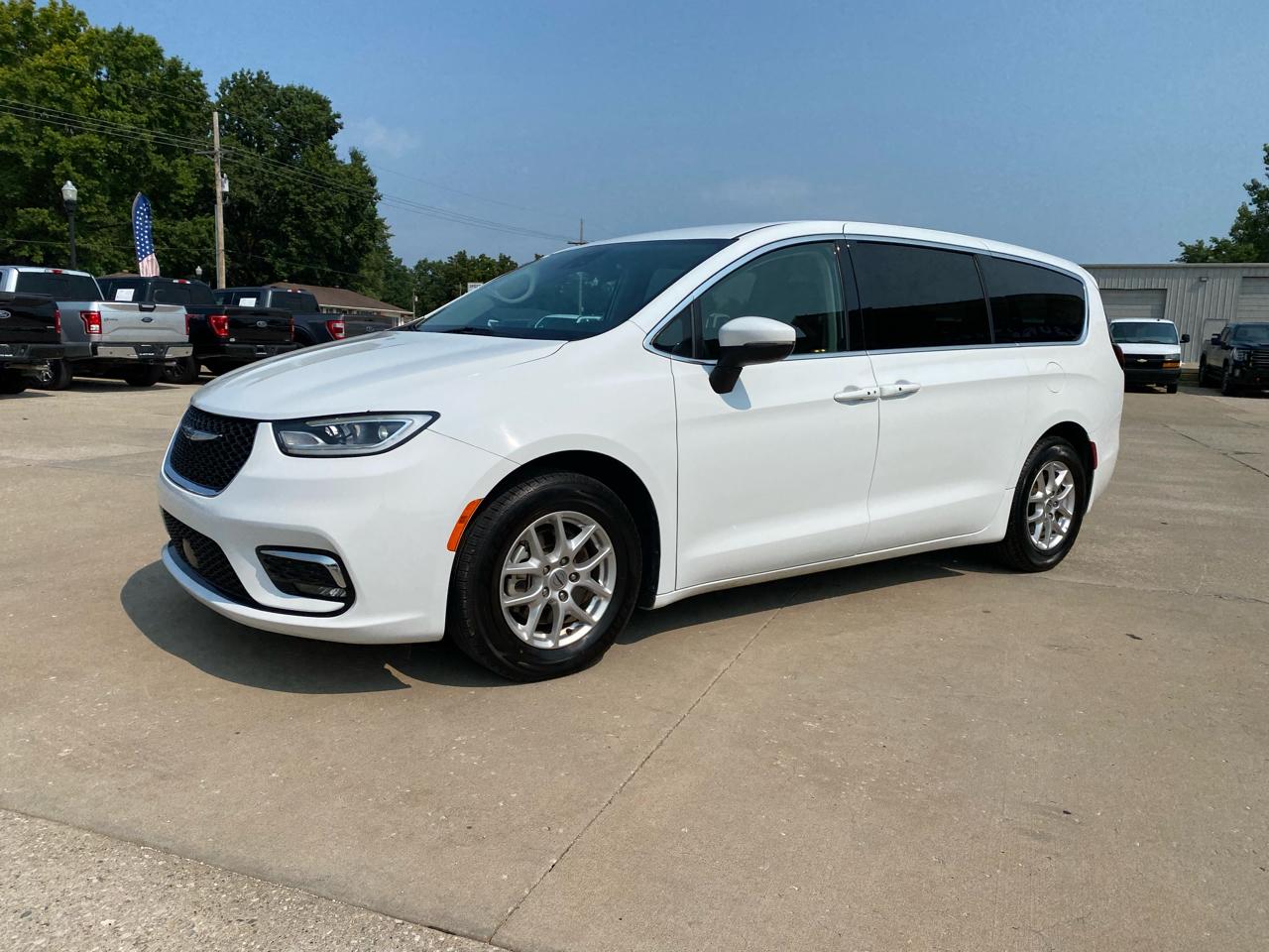 Chrysler Pacifica Touring L FWD 2023