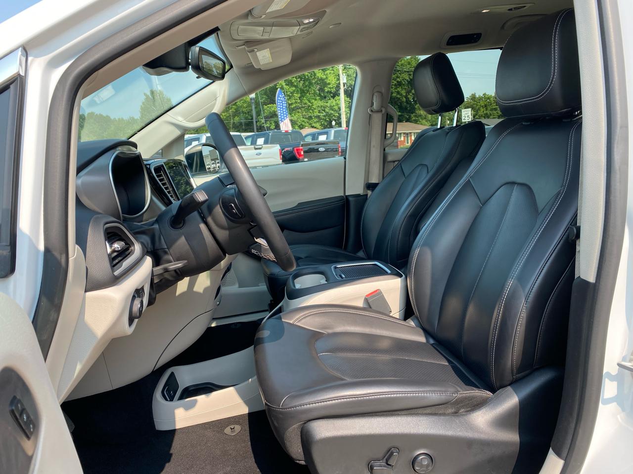 Chrysler Pacifica Touring L FWD 2023