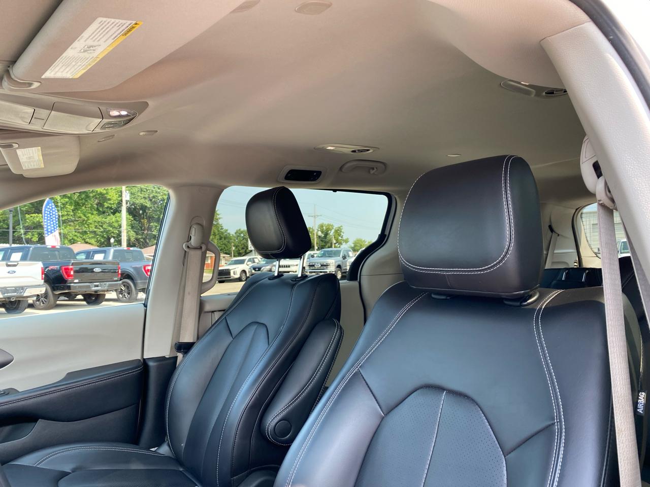 Chrysler Pacifica Touring L FWD 2023