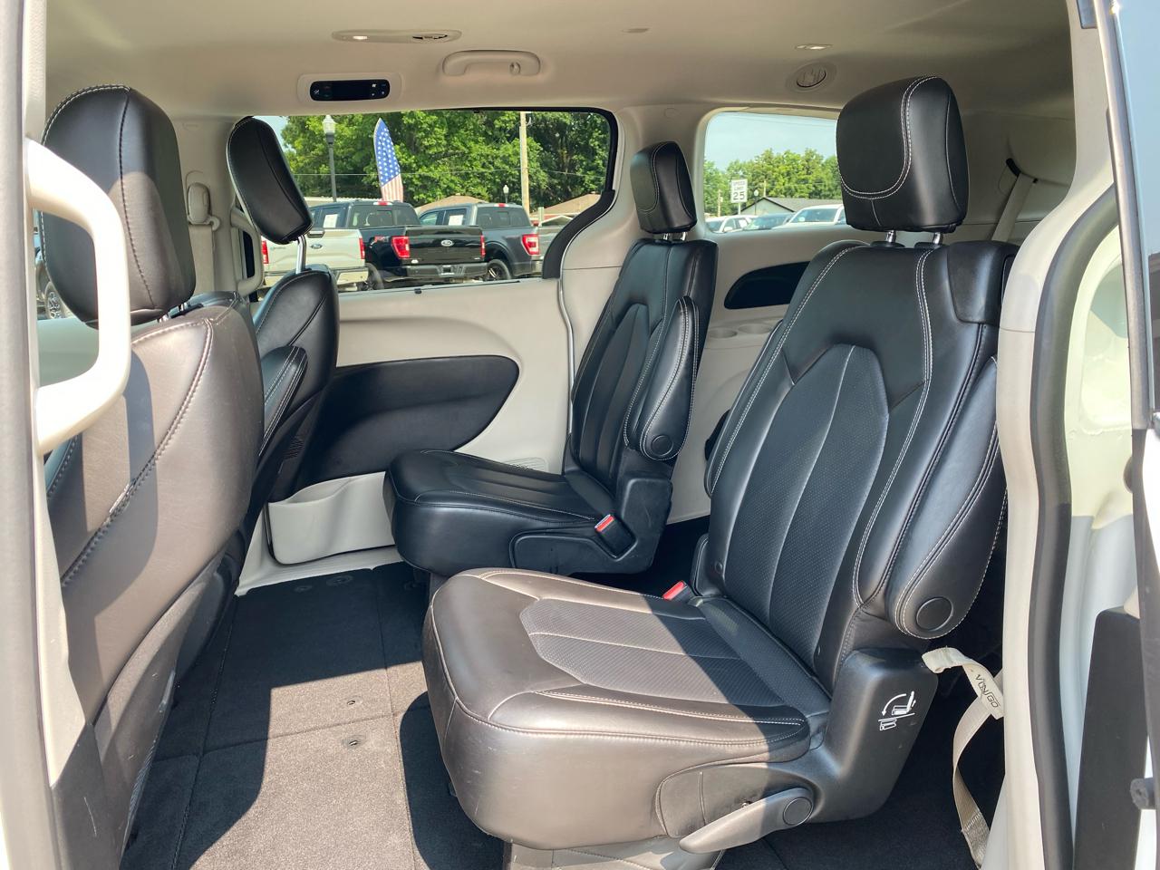 Chrysler Pacifica Touring L FWD 2023