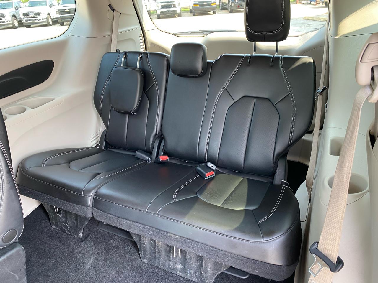 Chrysler Pacifica Touring L FWD 2023