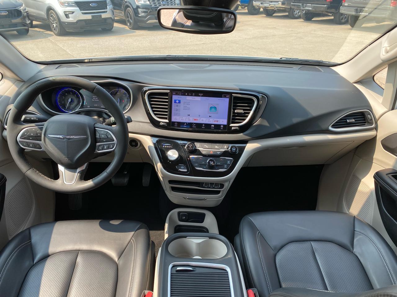 Chrysler Pacifica Touring L FWD 2023