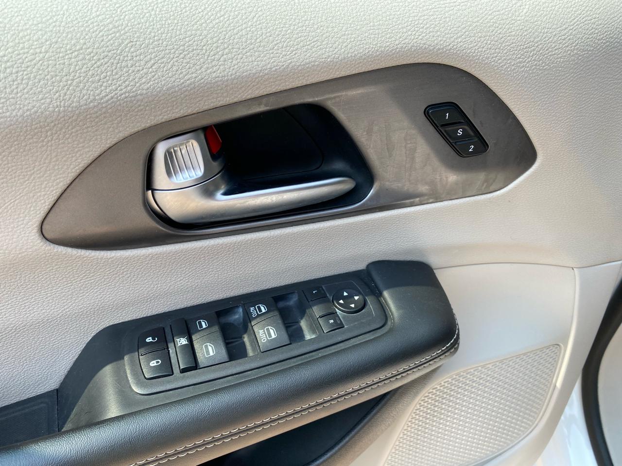 Chrysler Pacifica Touring L FWD 2023