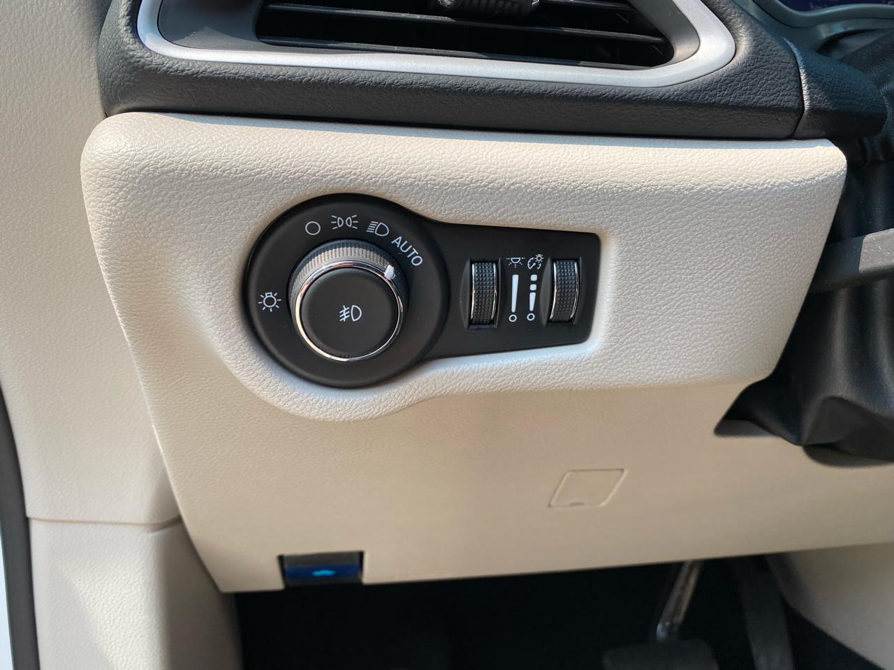 Chrysler Pacifica Touring L FWD 2023