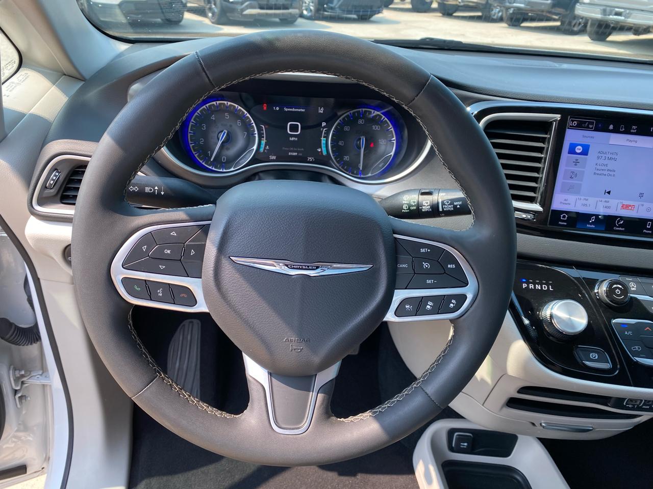 Chrysler Pacifica Touring L FWD 2023