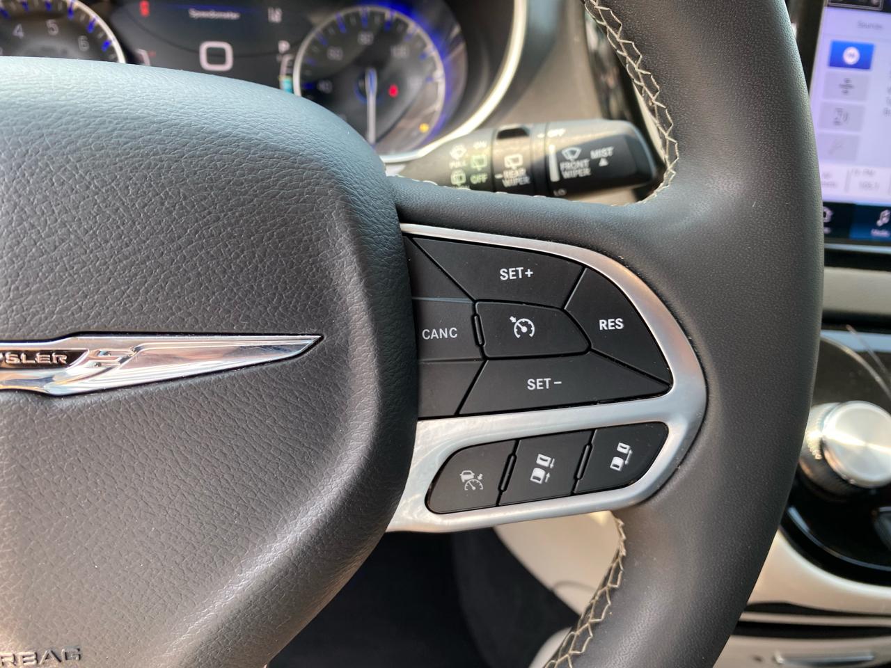 Chrysler Pacifica Touring L FWD 2023