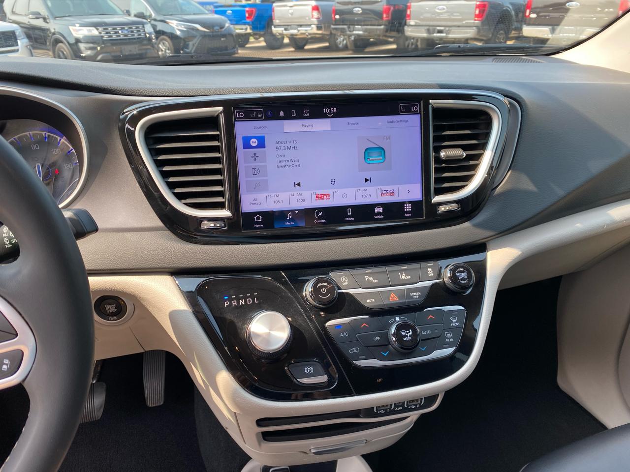 Chrysler Pacifica Touring L FWD 2023