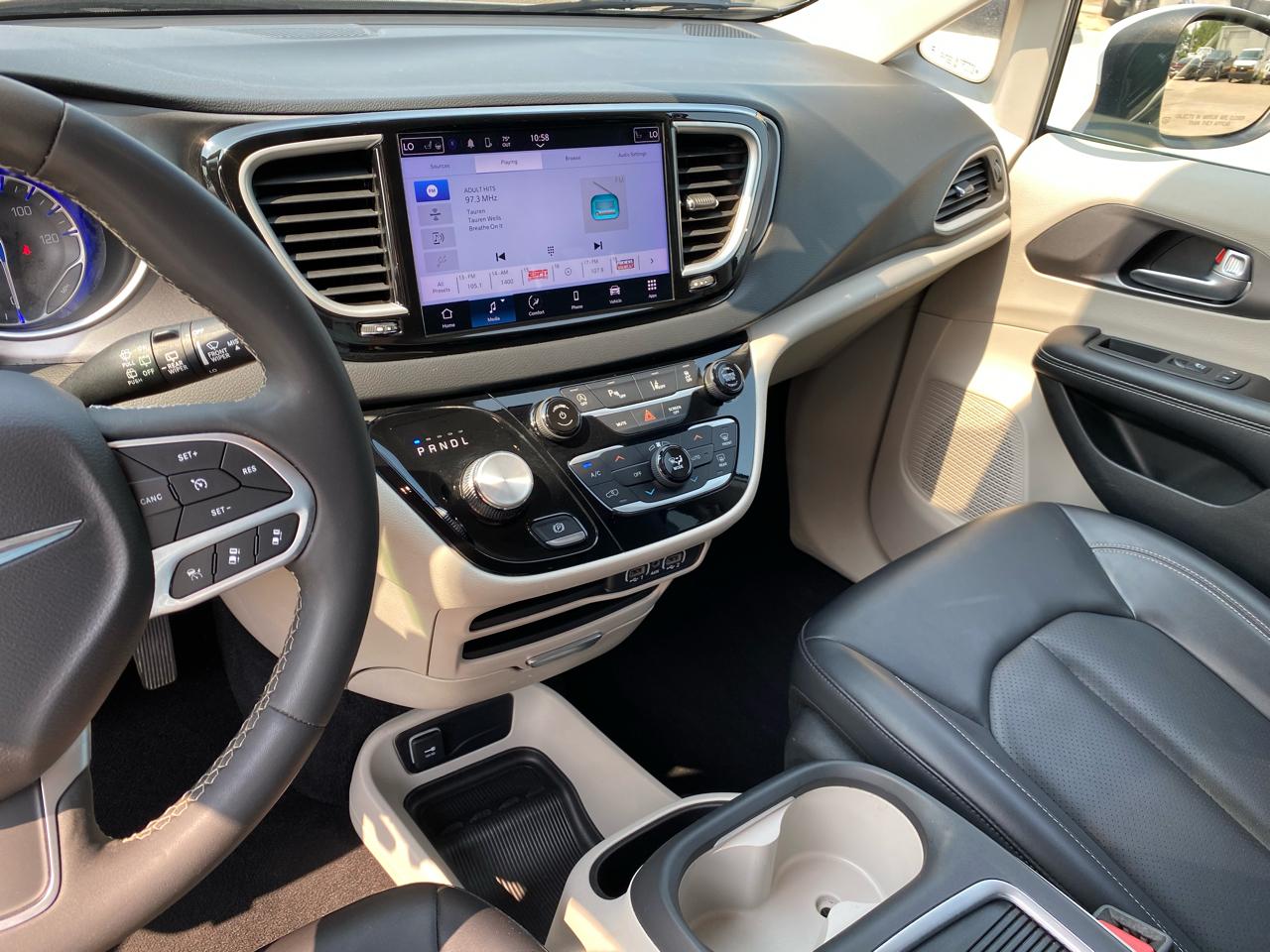 Chrysler Pacifica Touring L FWD 2023