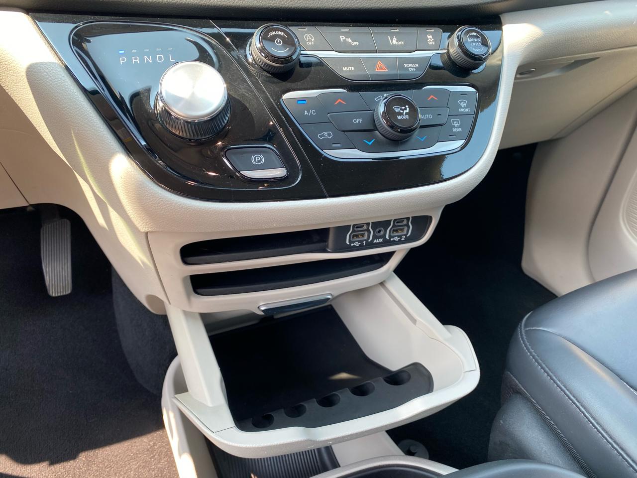Chrysler Pacifica Touring L FWD 2023