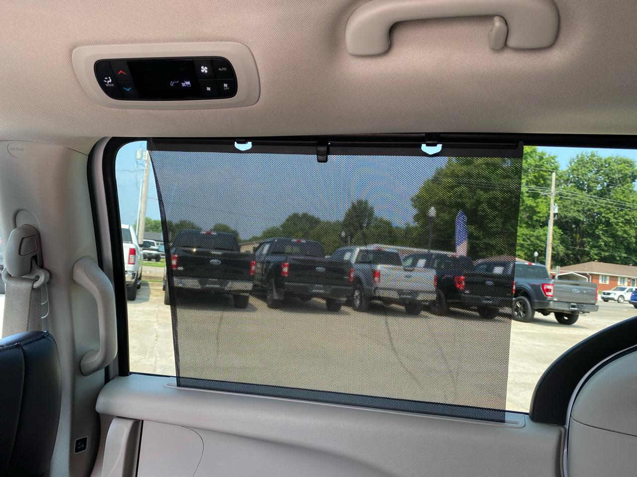 Chrysler Pacifica Touring L FWD 2023