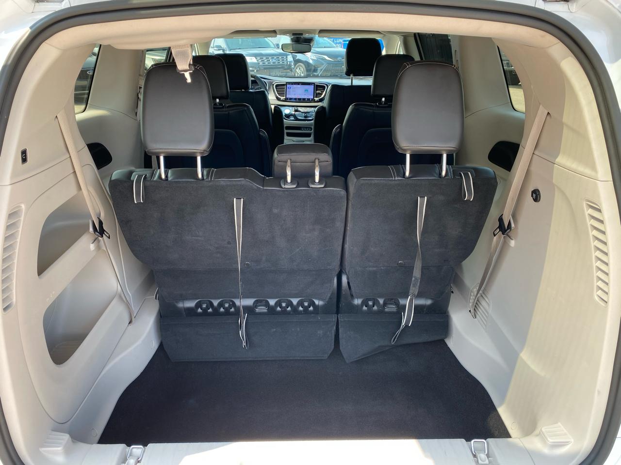 Chrysler Pacifica Touring L FWD 2023