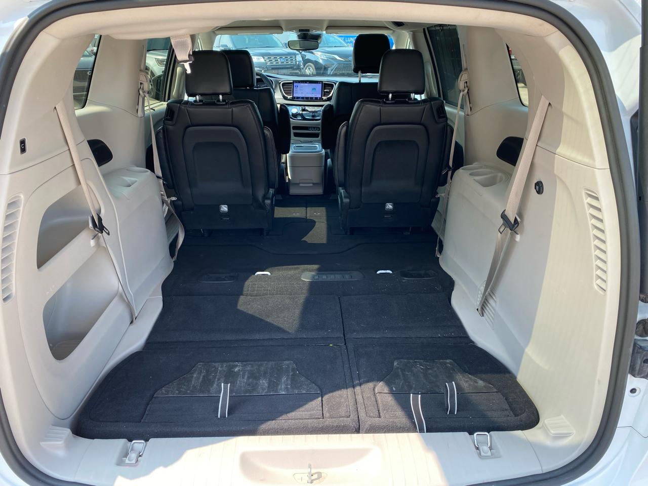 Chrysler Pacifica Touring L FWD 2023