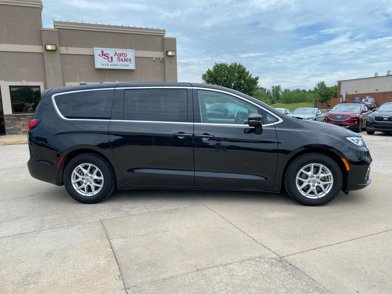 Chrysler Pacifica Touring L FWD 2023