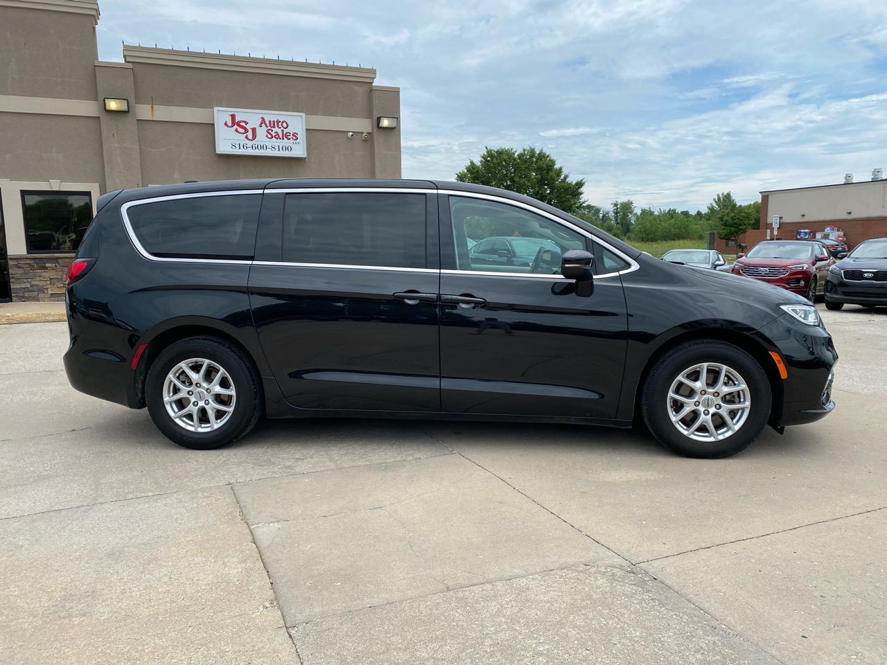 Chrysler Pacifica Touring L FWD 2023