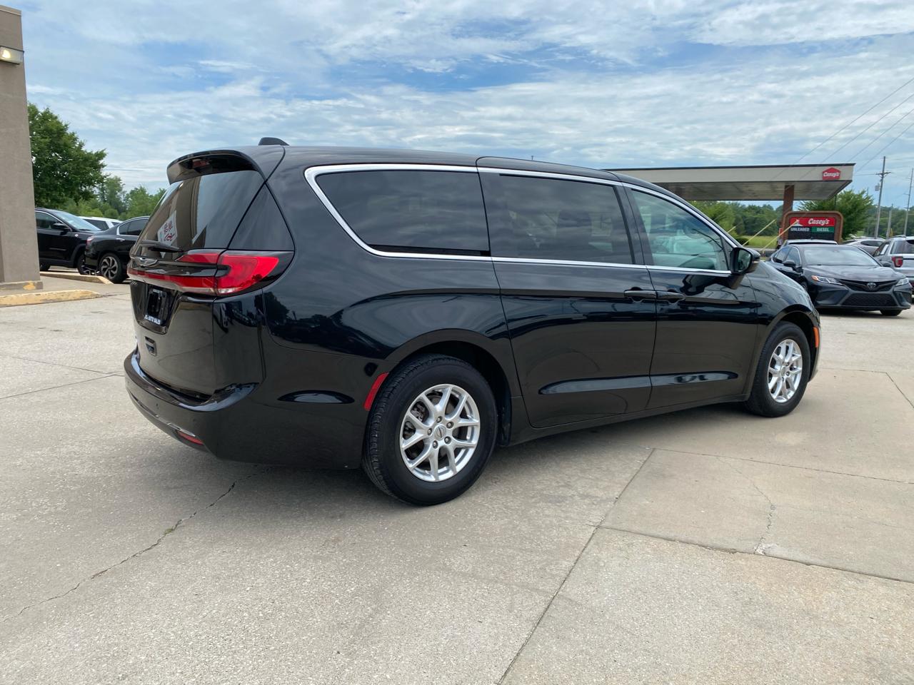 Chrysler Pacifica Touring L FWD 2023
