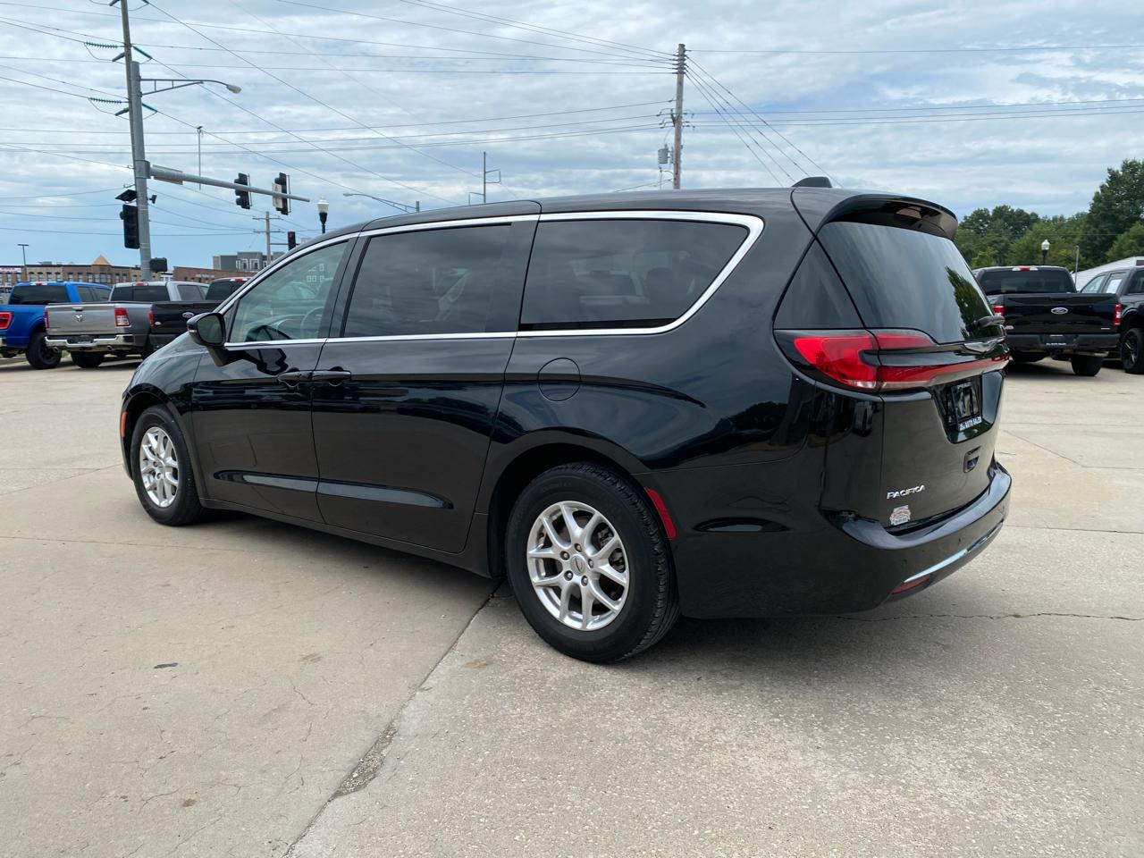 Chrysler Pacifica Touring L FWD 2023
