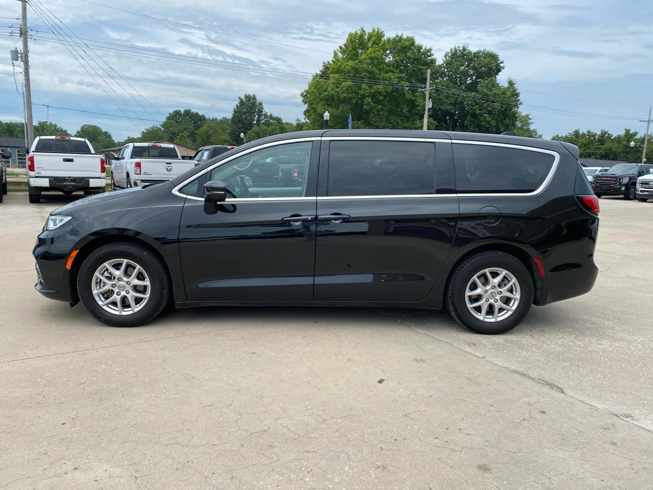 Chrysler Pacifica Touring L FWD 2023