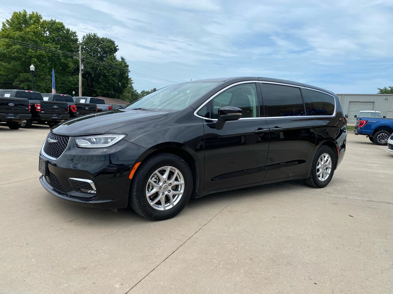 Chrysler Pacifica Touring L FWD 2023