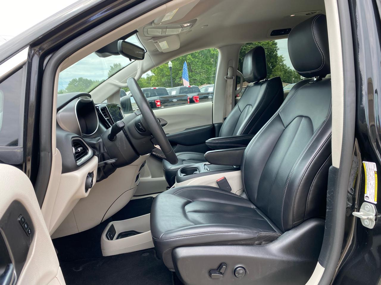 Chrysler Pacifica Touring L FWD 2023