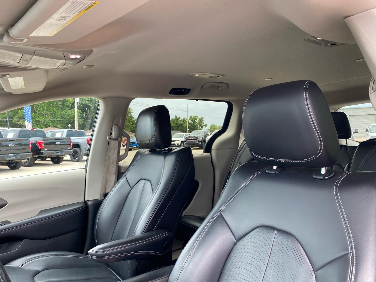Chrysler Pacifica Touring L FWD 2023