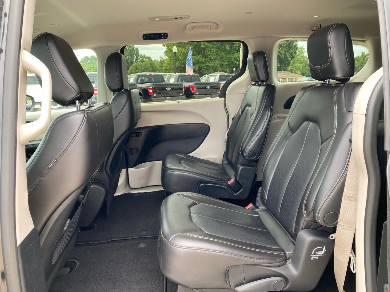 Chrysler Pacifica Touring L FWD 2023
