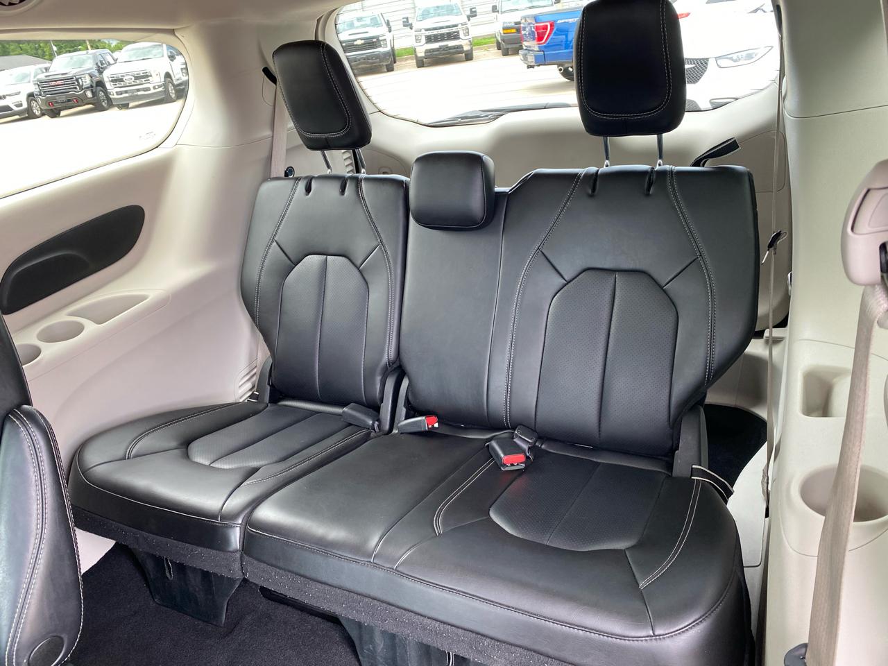 Chrysler Pacifica Touring L FWD 2023