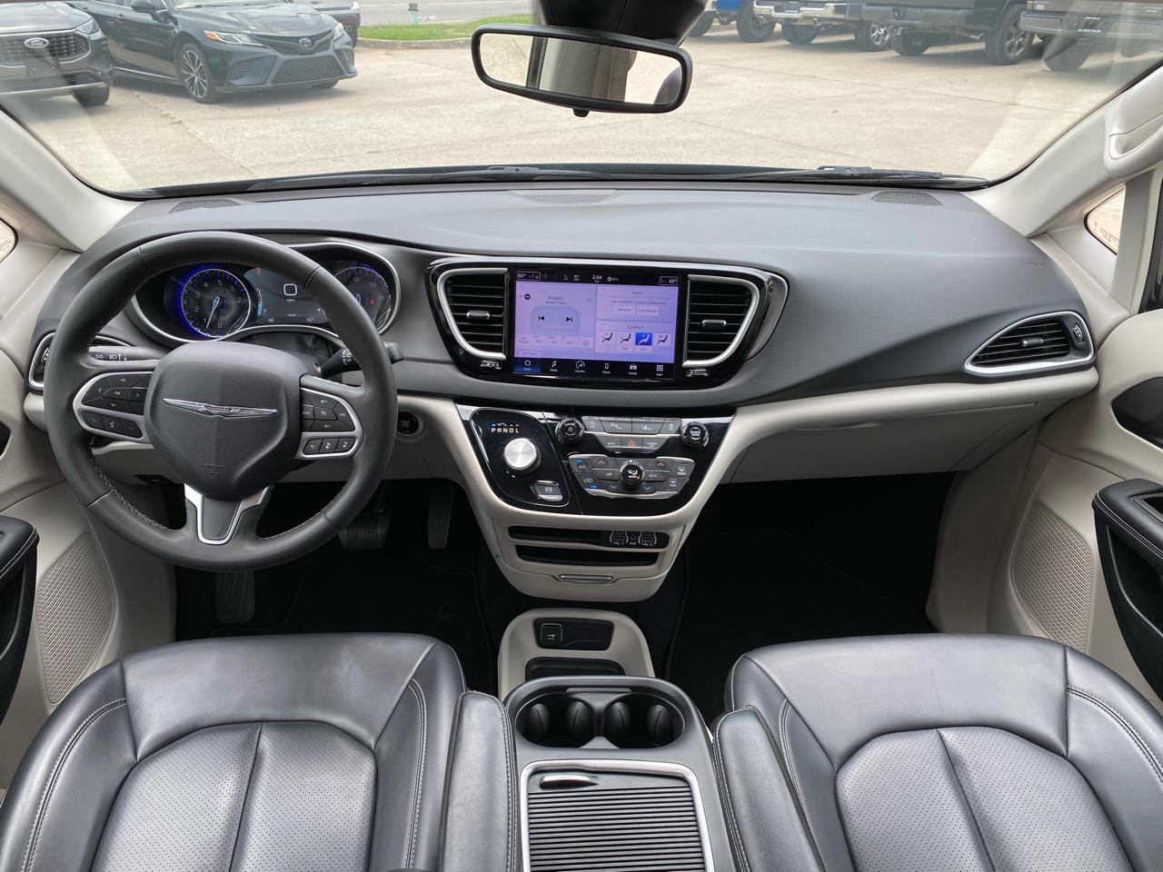 Chrysler Pacifica Touring L FWD 2023