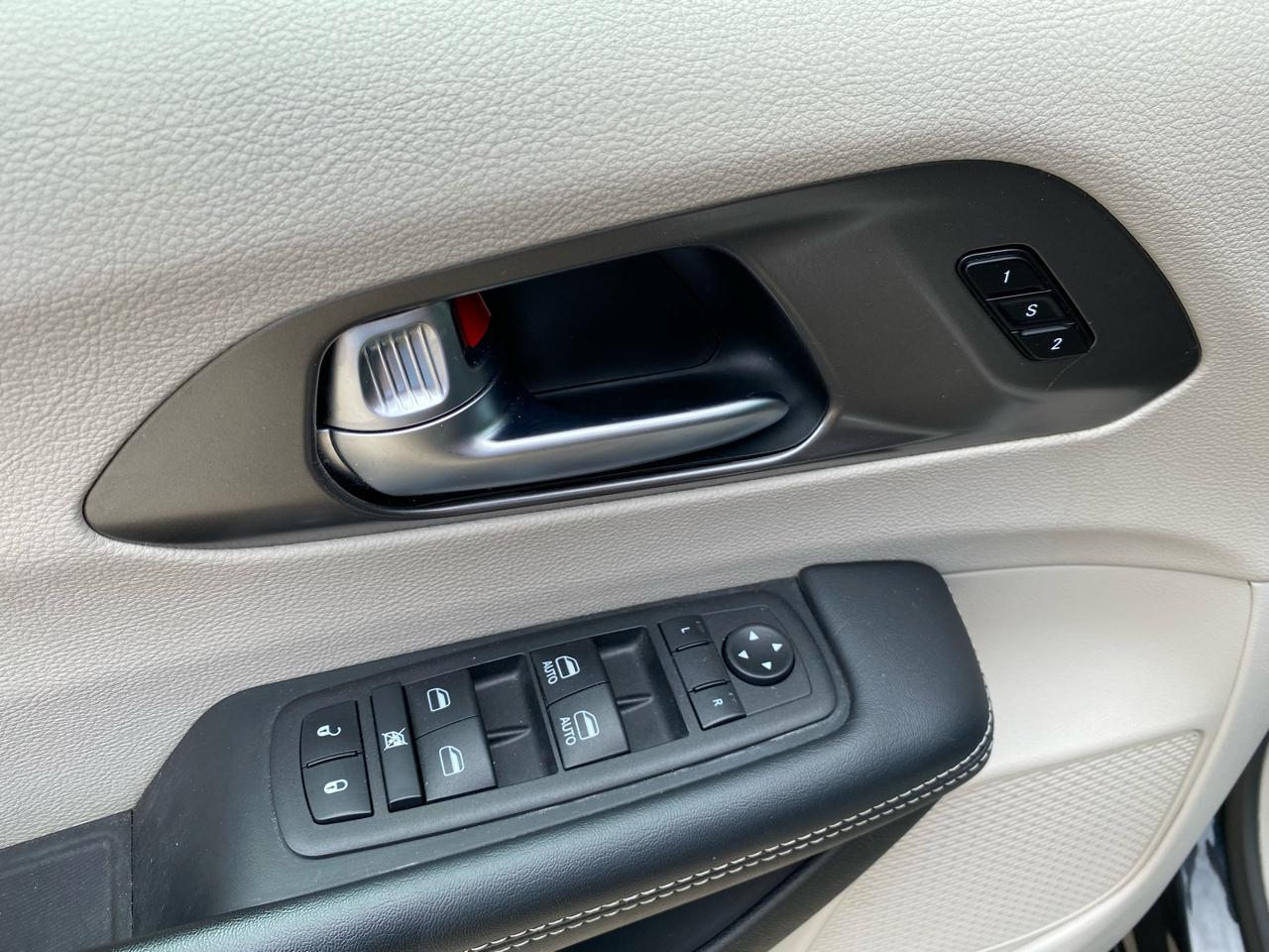 Chrysler Pacifica Touring L FWD 2023