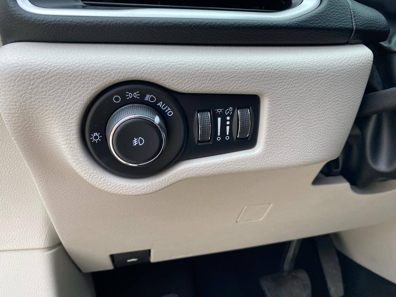 Chrysler Pacifica Touring L FWD 2023