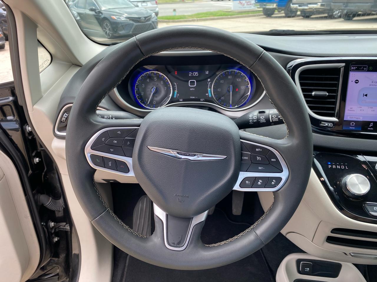 Chrysler Pacifica Touring L FWD 2023