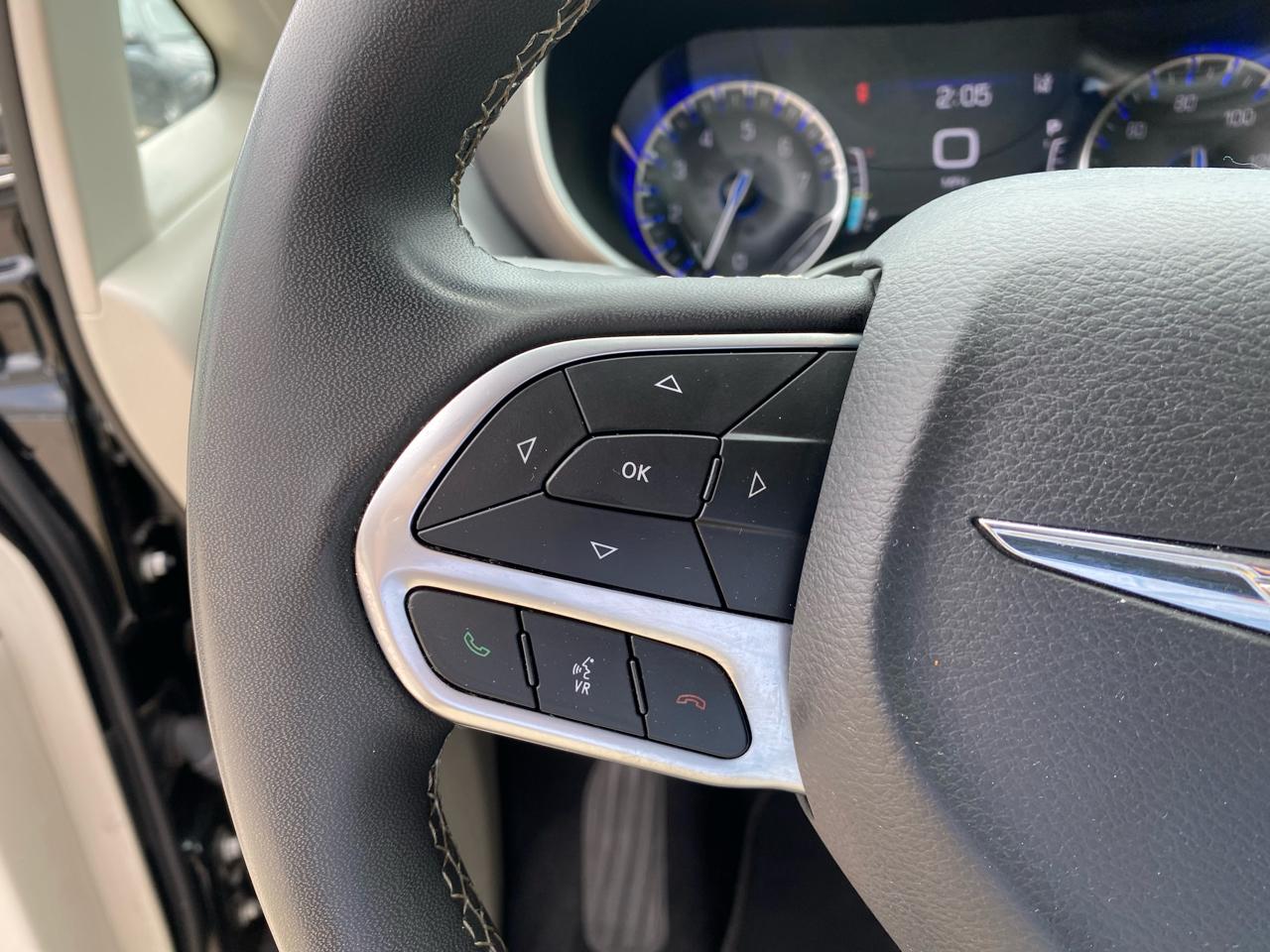 Chrysler Pacifica Touring L FWD 2023