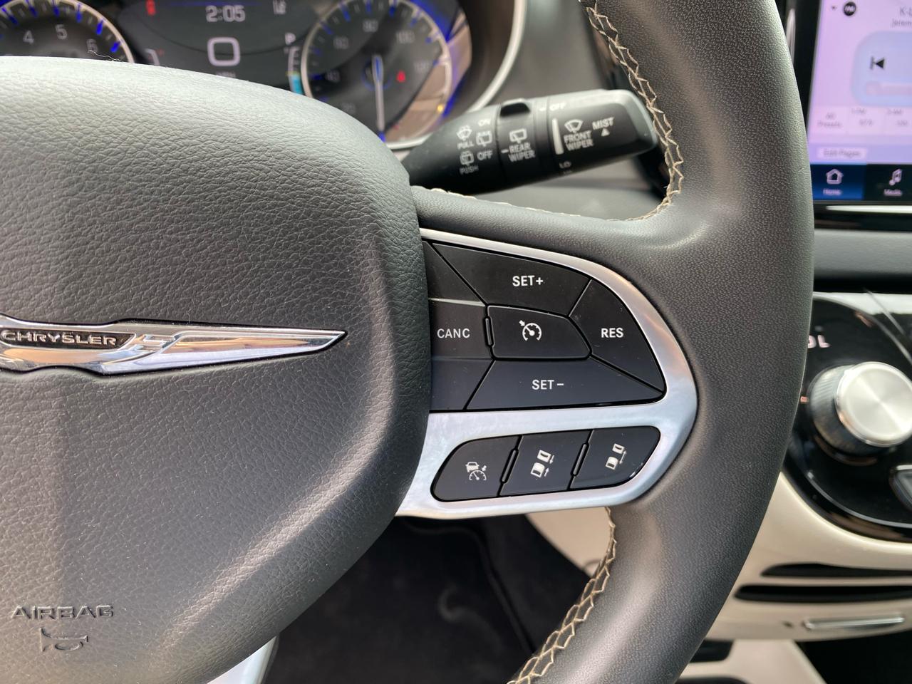 Chrysler Pacifica Touring L FWD 2023