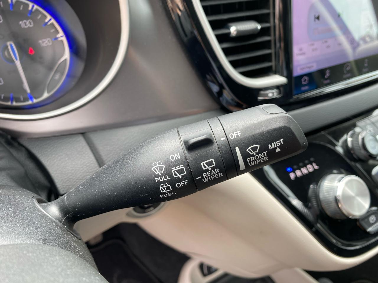 Chrysler Pacifica Touring L FWD 2023