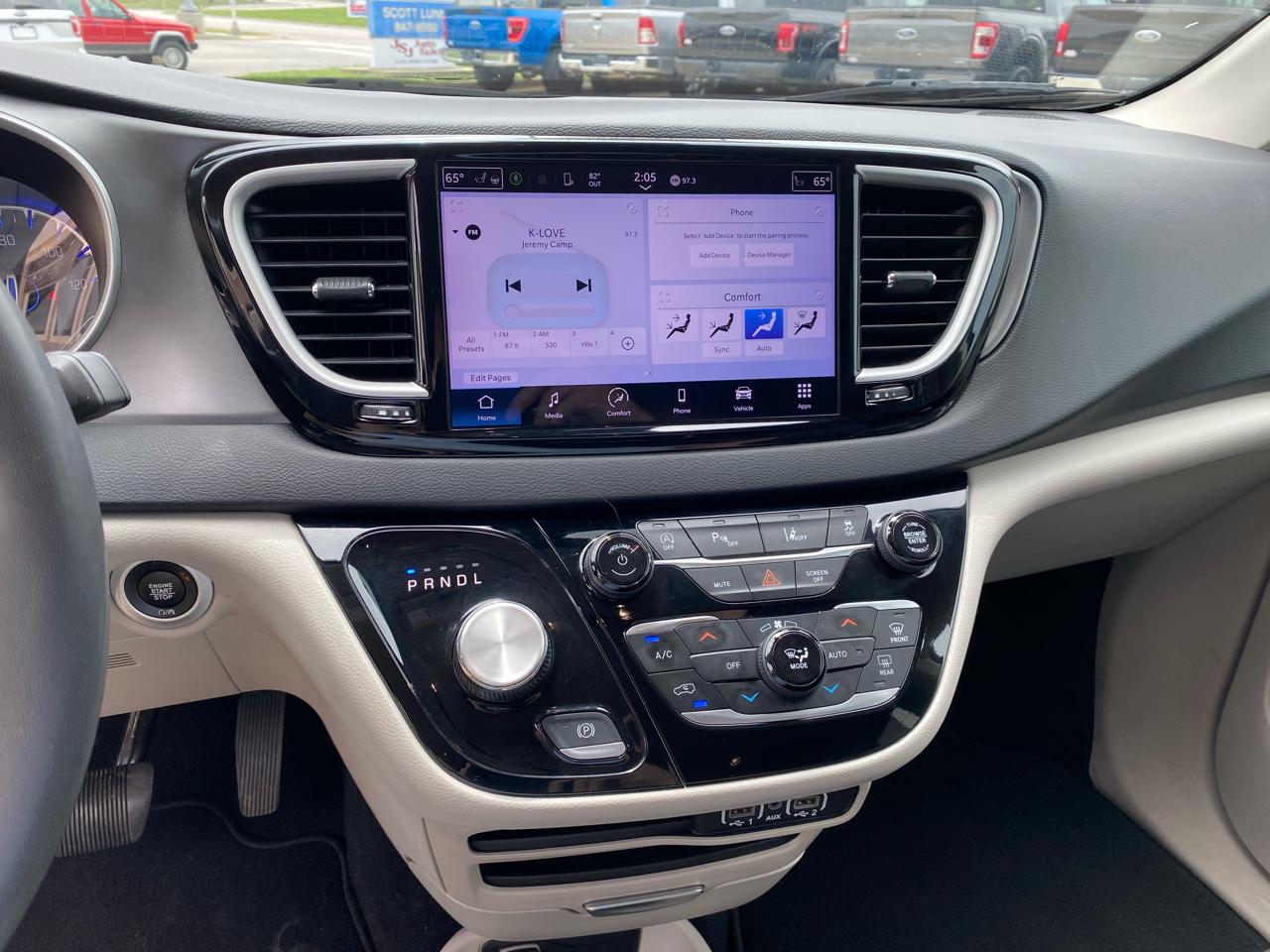 Chrysler Pacifica Touring L FWD 2023
