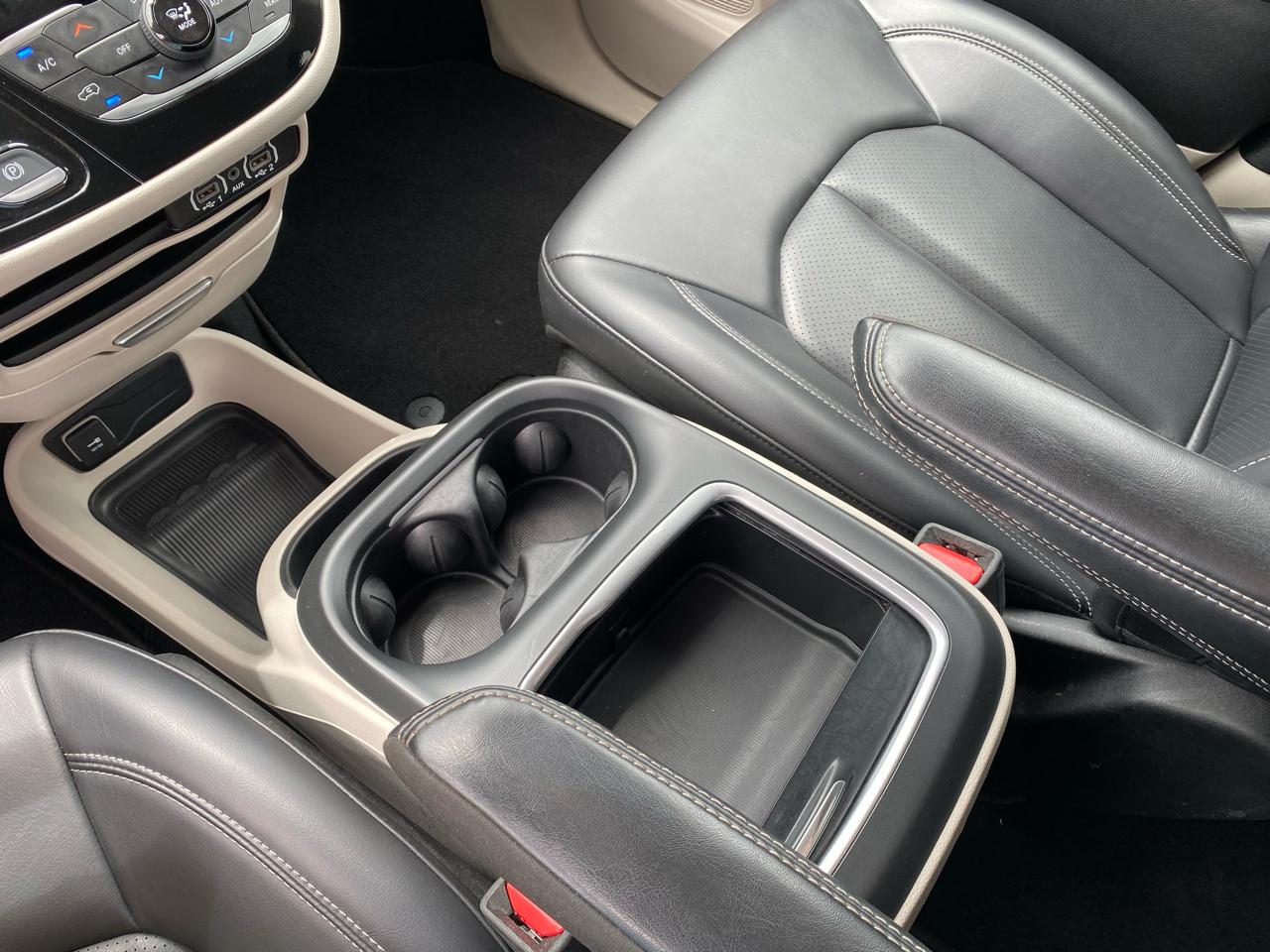 Chrysler Pacifica Touring L FWD 2023