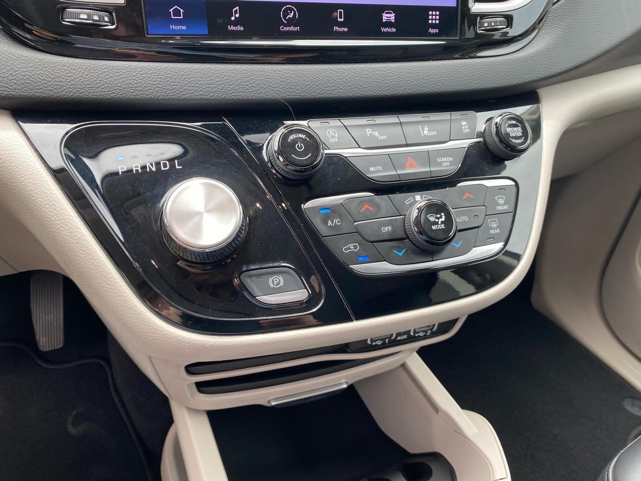 Chrysler Pacifica Touring L FWD 2023