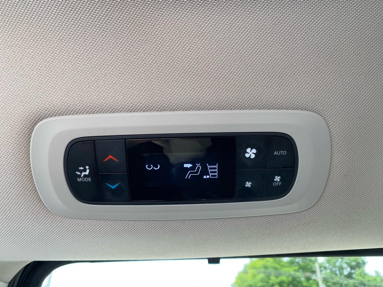Chrysler Pacifica Touring L FWD 2023