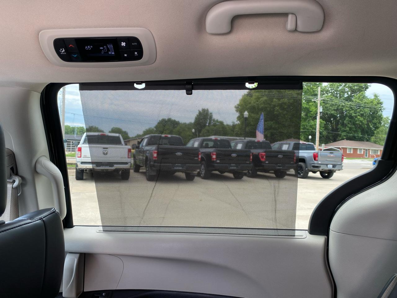 Chrysler Pacifica Touring L FWD 2023