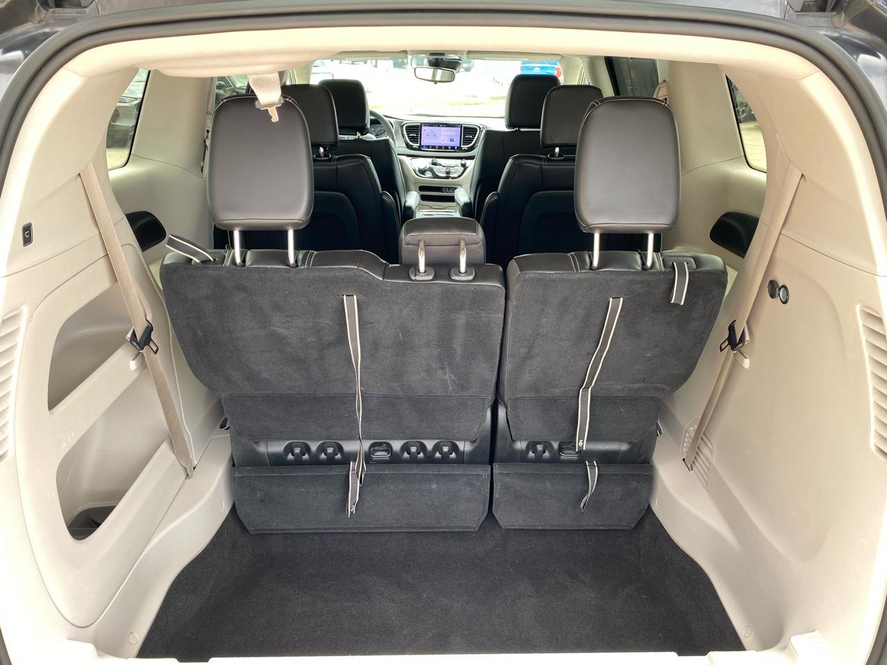 Chrysler Pacifica Touring L FWD 2023