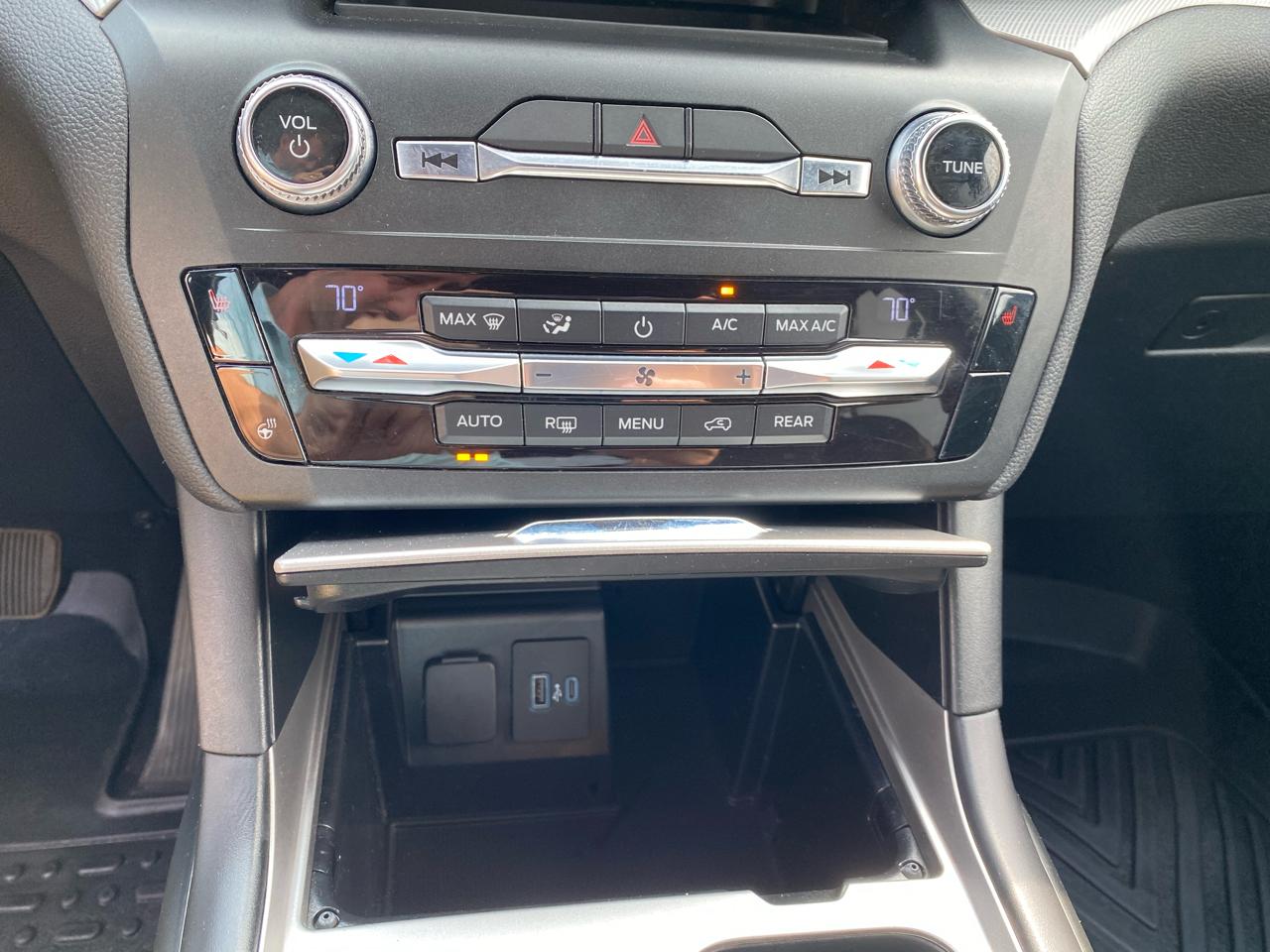 Ford Explorer XLT 4WD 2020