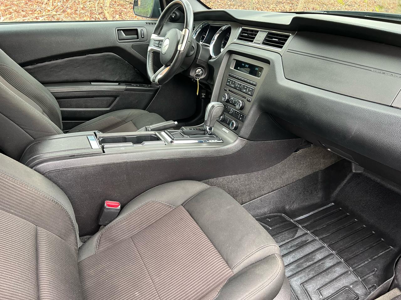 Ford Mustang V6 Convertible 2014