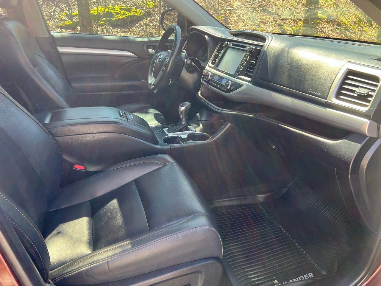 Toyota Highlander XLE AWD V6 2019