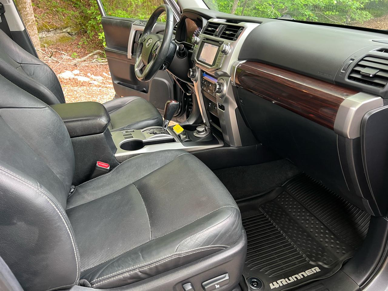 Toyota 4Runner Limited 4WD V6 2017