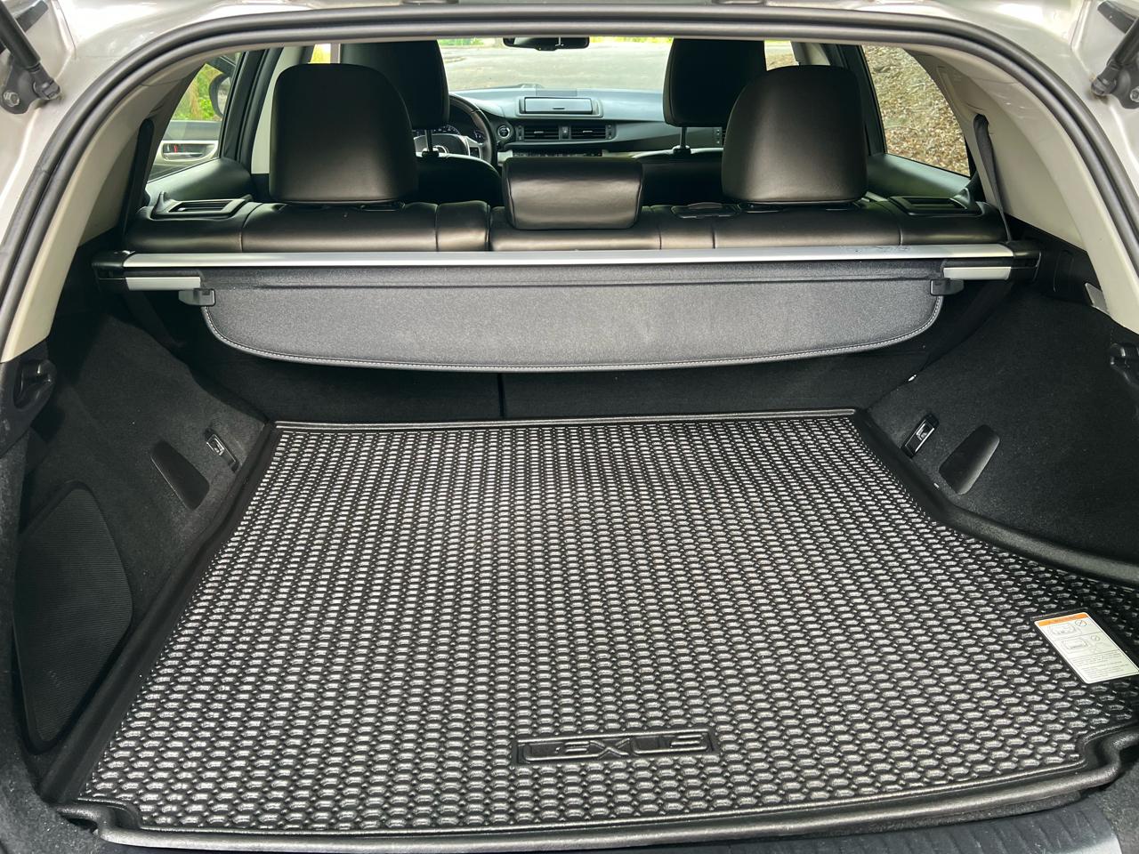 Lexus CT 200h Hybrid 4D Premium Sedan 2012