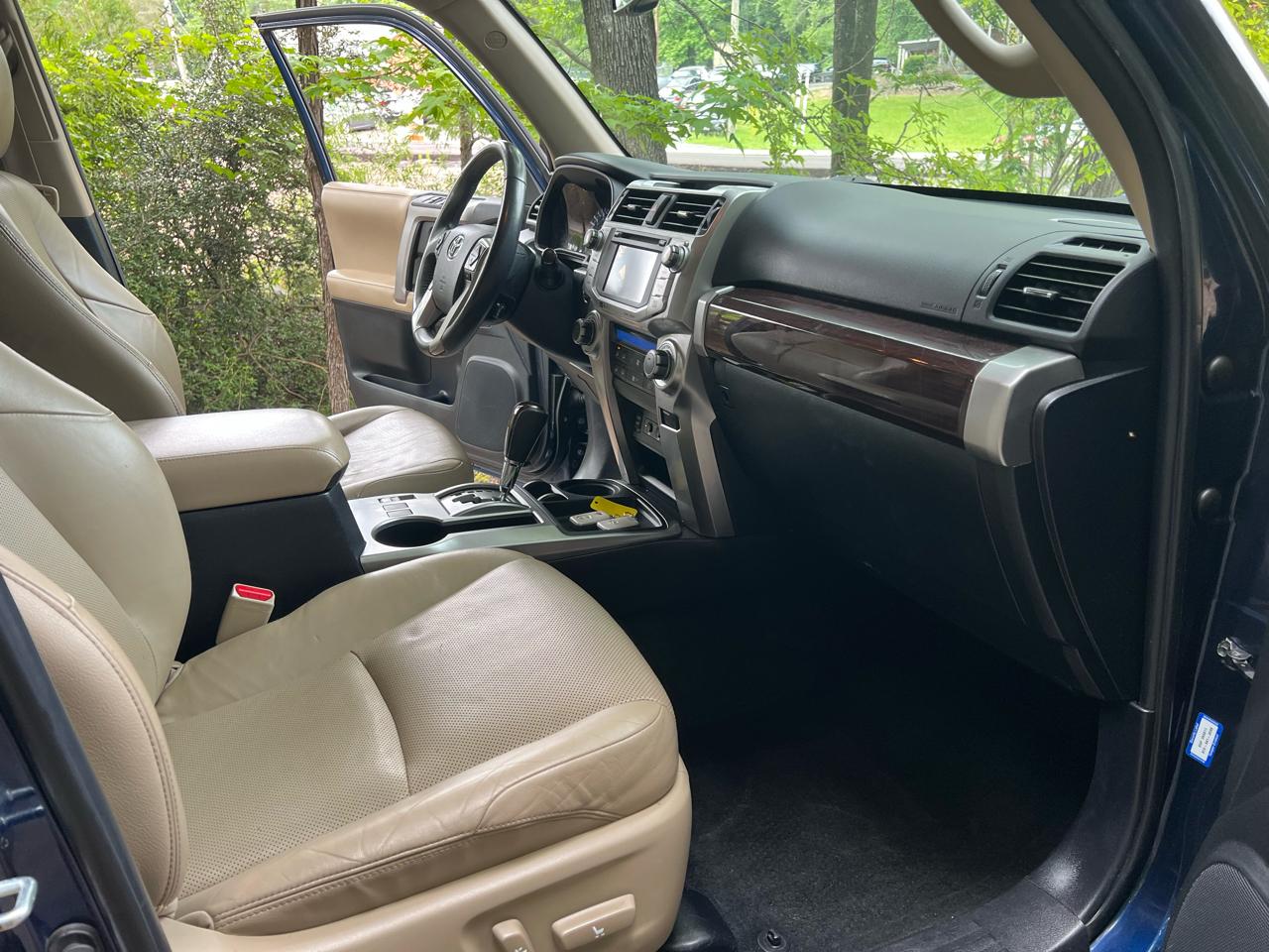 Toyota 4Runner Limited 2WD V6 2016