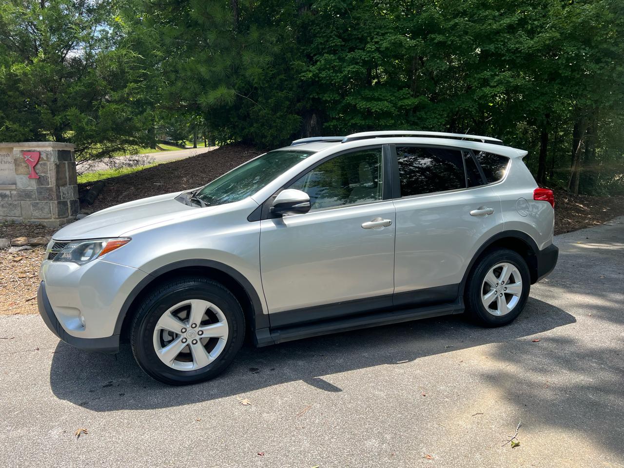Toyota RAV4 XLE FWD 2013