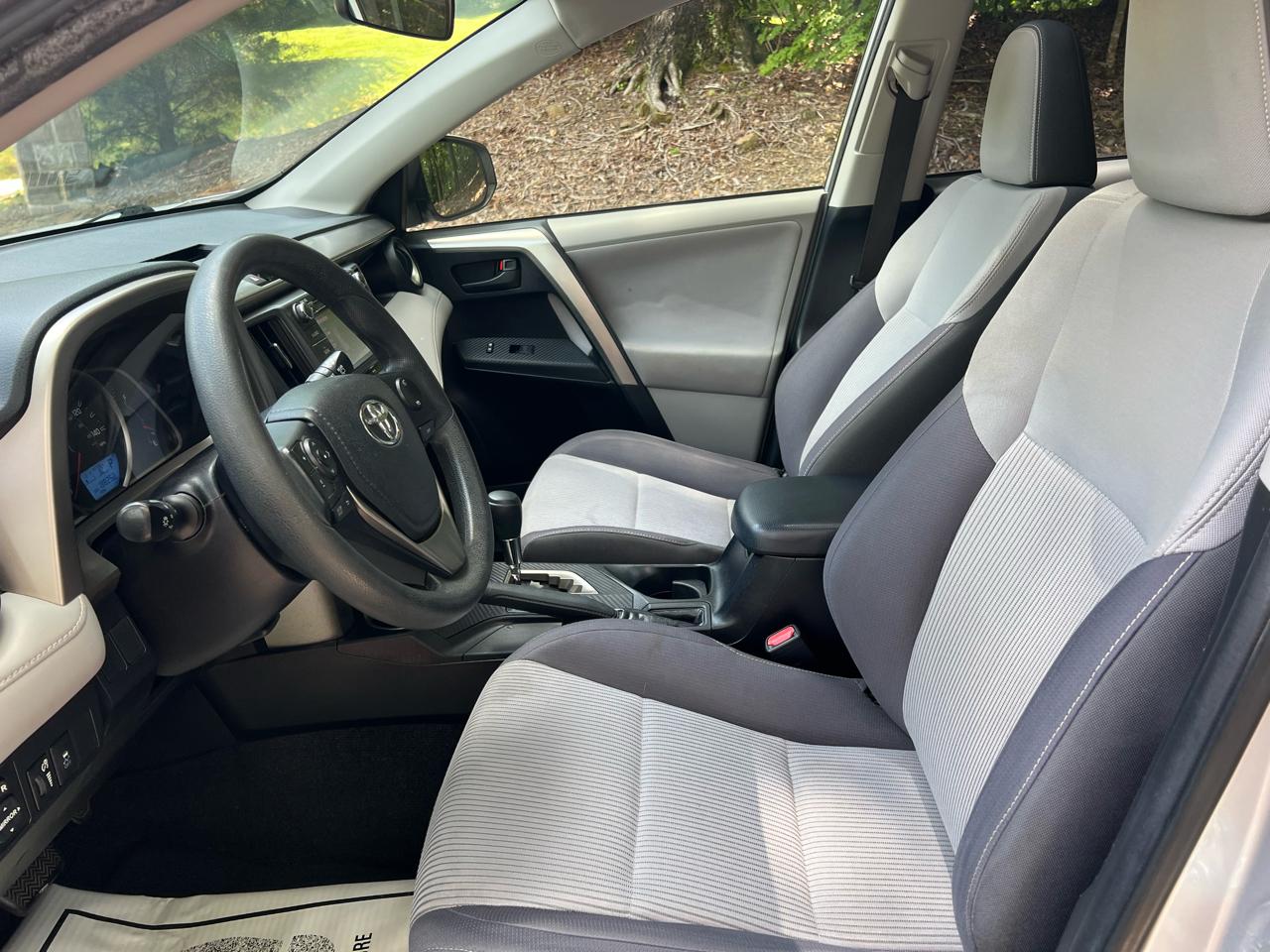 Toyota RAV4 XLE FWD 2013