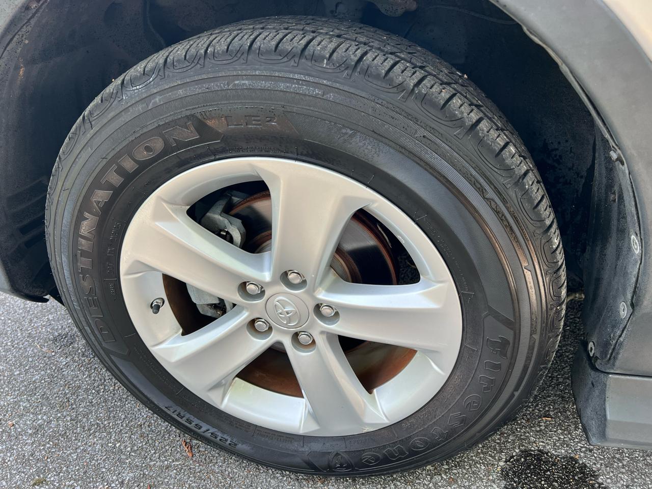 Toyota RAV4 XLE FWD 2013