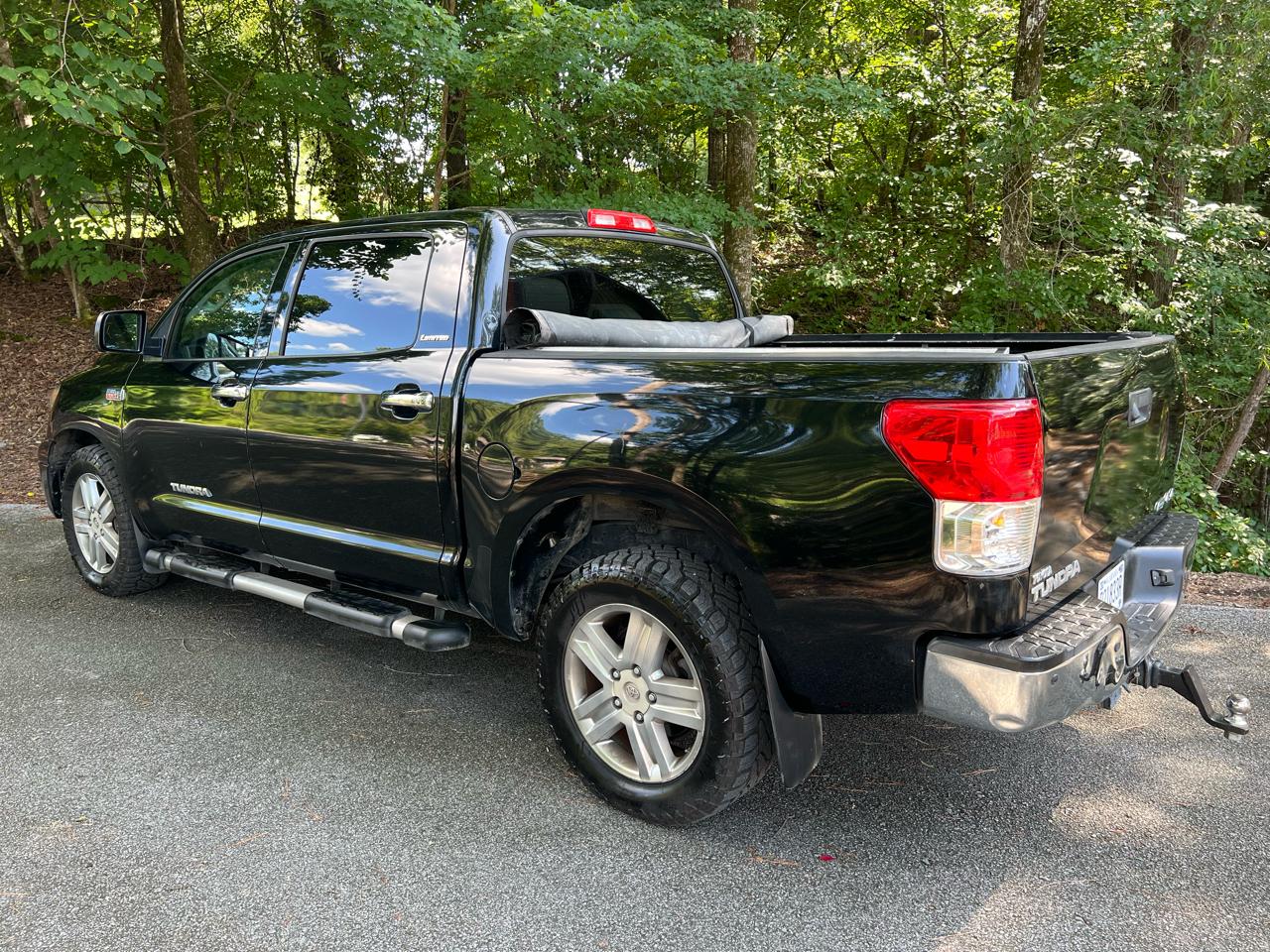 Toyota Tundra Limited 5.7L FFV CrewMax 4WD 2011