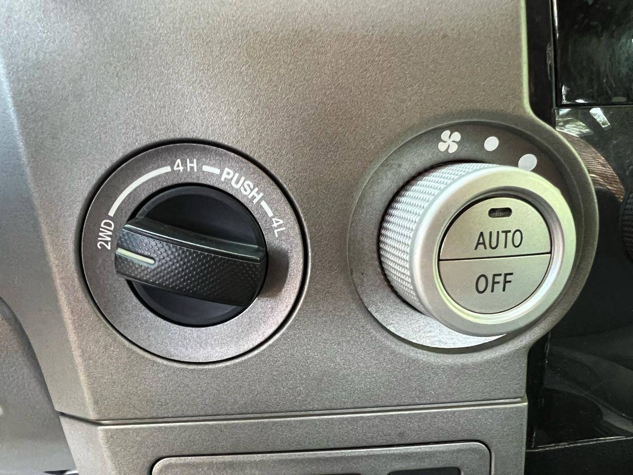 Toyota Tundra Limited 5.7L FFV CrewMax 4WD 2011